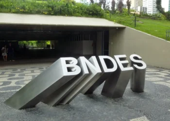 liberar, disponibilizar, conceder, emitir, fornecer, prestar, BNDES disponibiliza, BNDES concede, BNDES emite, BNDES fornece, BNDES presta