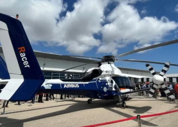 aeronave, veículo aéreo;