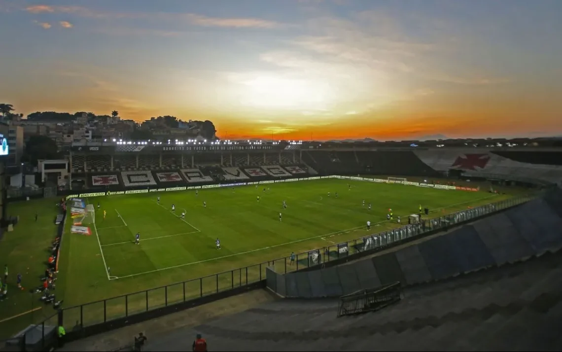 mídia social, solicitação, estádio, organização, emergência, ajuda, futebol, jogadores, doações, adiamento, Sul do Brasil, situação de emergência;