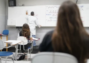 reformulação do ensino médio, ensino médio brasileiro, educação pública, formação técnico-profissional;