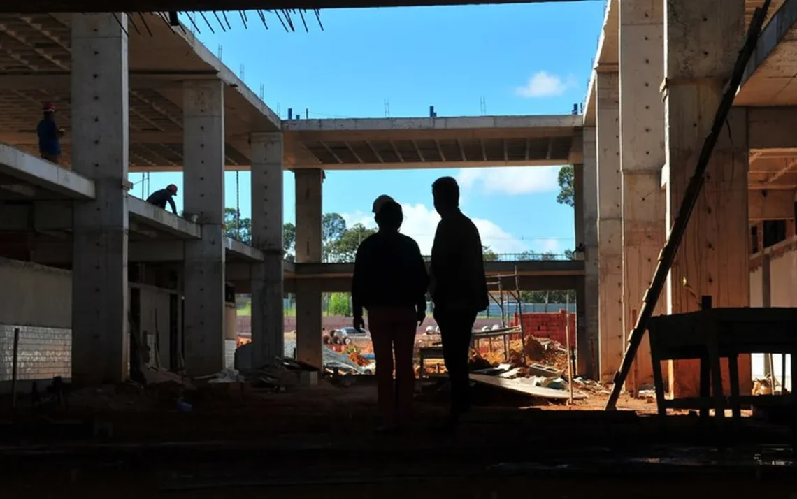 construções, trabalhos, projetos;