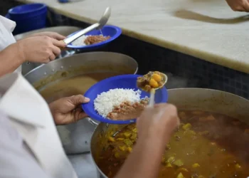 famintos, subnutridos, desnutridos;